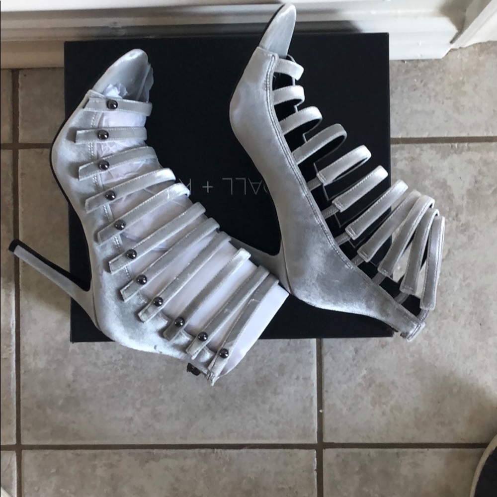 Kendall + Kylie Giaa 2 velvet Caged Sandal - Picture 8 of 8